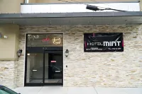 Hotel Mint JFK Airport Hotels in Long Beach