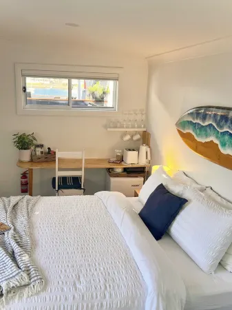 Waterfront Studio Rm / Ensuite/BBQ/Fire Pot/ Stunning Views/Secure Parking