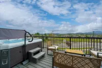 Golf Retreat • Hot Tub, EV Charger & DreamCloud Comfort • New Single-Level Home