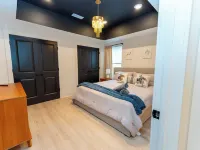 The Aniston; Brand new home in downtown New Albany minutes away from Louisville! Hotels in Floyd County