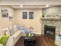 Cozy & Luxurious Ridge Home - including 2nd suite