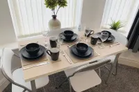 Cosy Wirral home near Liverpool with Free Parking! Hotels near Eastham Rake