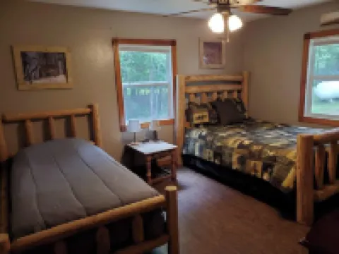 Relaxing Family-Friendly Cabin with Sprawling Deck & Fun-filled Game Room
