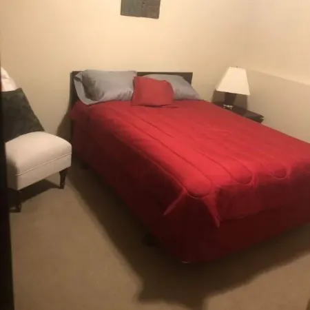 Hchideaway-Quiet, Cottagelike! Pet Friendly! Queen Bed!