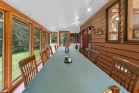 Bearadise Mt. Rainier: SAUNA, Hot Tub, Games, Movies