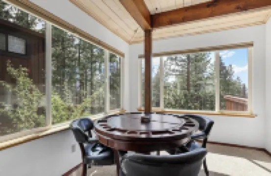 Hall Court Manor - Hot Tub, Pet Friendly, Pool Table! Hotels in Kingsbury