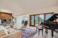 Cozy Holiday Retreat in Boulder w/ Steam Room, Fireplace & Mountain Views