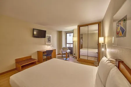 Civis Jaime I Отели рядом с достопримечательностью «Университет Хайме I»