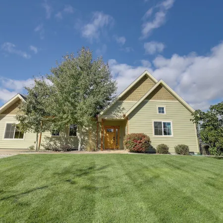 Pet-Friendly Stevensville Home w/ Mountain Views!