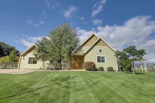 Pet-Friendly Stevensville Home w/ Mountain Views! - parking