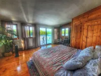 Waterfront Ski Resort Cottage, Arcade Game, Winter Sanctuary Các khách sạn ở Springfield