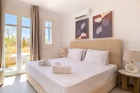 Sanders Paros Gardens - Bold 1-Bdr Apt w Patio