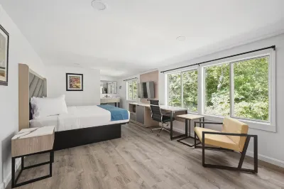 Schooner Bay Motor Inn