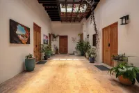 Hugo's Rental - Apartments