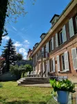 Merlin Cottage Hotels in Gravon
