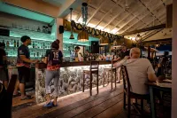 15 Palms Beach Resort - bar