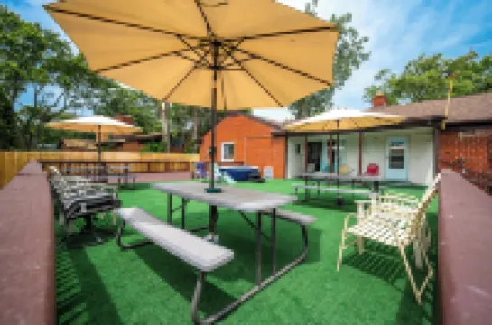 Spacious 5-bedroom house with Jacuzzi, Game room & WIFI in delightful Southfield