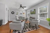 Convenient Location Near Vintage Shops and Cafes - Charming Escape