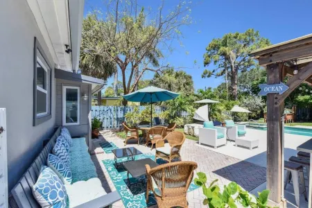 Best Outdoor Space with Kitchen and Bar - Gorgeous Oasis