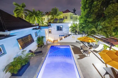 Luxurious 6-bedroom villa with  pool, bar, fire pit in gorgeous St. James Parish Hotels in 