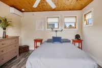 Condo Surrounded by Nature with Biking and Hiking - Charming Getaway Hotels in Springfield Township