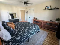 Charming & Relaxing Two Bedroom Upper Apartment in the Heart of Fredonia Hoteles en Fredonia