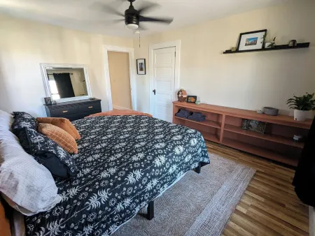 Charming & Relaxing Two Bedroom Upper Apartment in the Heart of Fredonia