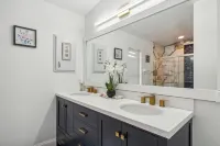 Sarasota 4-bedroom spacious with pool fast WiFi