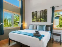 Panoramic Rainforest & Ocean Views, Fire Pit & EV Plug in Ucluelet Hotels in Ucluelet
