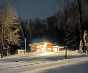 Frank Lloyd Wright Inspired, Private, Mountain Views, Easy Access & Parking