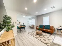Comfortable Kitchen and Proximity to Attractions - Stylish Cozy Retreat Hotel di Greater Carrollwood