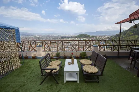 Brookside Hospitality Service (Private Rooftop House, Ichangu Branch) Отели рядом с достопримечательностью «Nagarjun Forest Reserve»