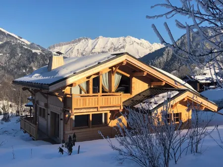 Nanook chalet in the heart of the diamond area Отели в г. Нотр-Дам-де-Белькомб