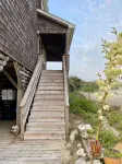 Oceanfront 5 bedroom in Nags Head, NC Outer Banks. Art lovers home.