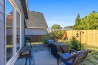 Remodeled Albany 1Bdrm, Modern, Pet Friendly Fenced Yard, Work Station, Laundry!