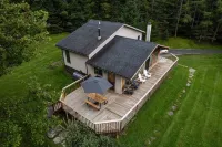 Serene Cabin with Sauna and Fire Pit - Inviting Country Retreat