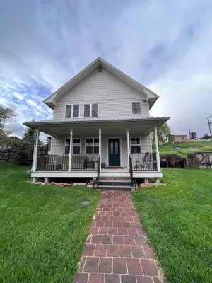 Experience Philipsburg in a beautiful 4-bedroom home right in the heart of town! Hoteles en Condado de Granite