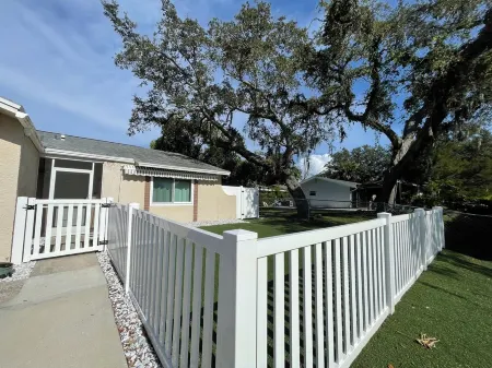 Superb 2bed, 2bath cottage with AC and pool in Palm Harbor