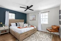 Charming 4-bedroom house, walkable to Downtown Georgetown Restaurants & Shopping