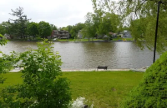 Cozy Waterfront Renovated Cottage Escape