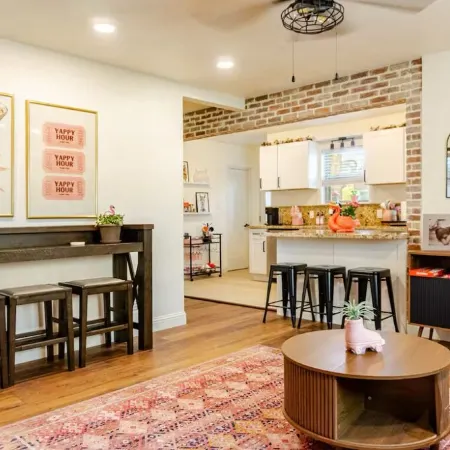 Charming 3 Bedroom Pink Palace