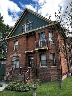 Fountain Lake Victorian-Spacious 6 bedroom home on the lake in lovely Albert Lea