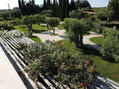 Leralora-Cherry House. Elegant villa with swimming pool, a stone's throw from the sea