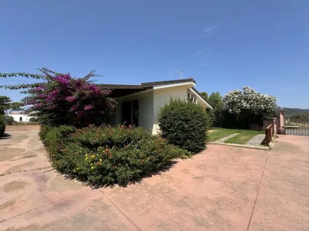 Villa "Il Giglio del Mare" with garden and parking space 3 km from Porto Pino