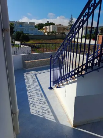 Nice 3-bedroom house with AC in Al Huwariyah