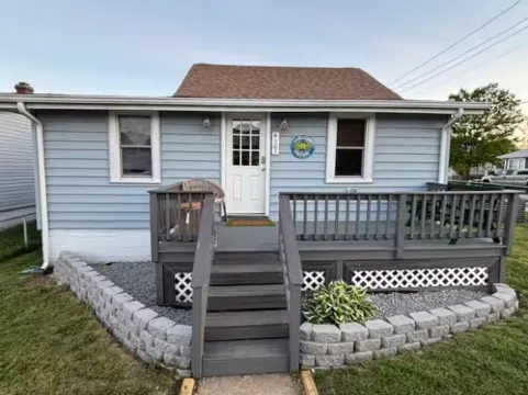 Steps to Sand • 3BR Coastal Gem