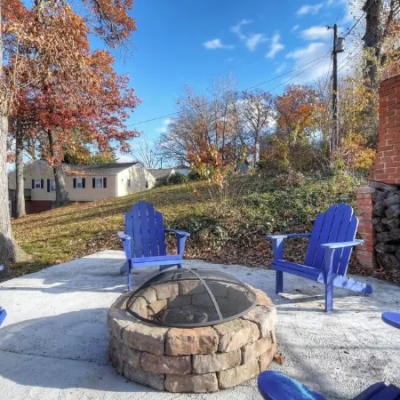 Fort Henry - Pool Table, Fire Pit, Prime Location in Kingsport