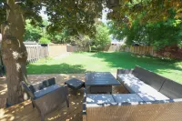 Spacious 4BR • Big Yard • Family, Business & Relocation-Friendly Hotels in Pickering