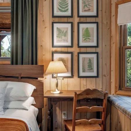 Private and Spacious Cabin with Hot Tub, Pool Table and Arcade