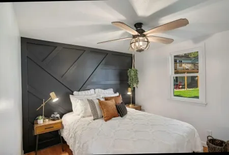 This house is located on North Webster Lake and features a hot tub.